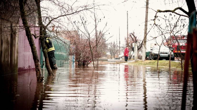 Рятувальники ліквідовують підтоплення на Харківщині після відлиги