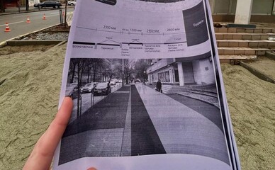 У Дніпрі показали три приклади, як прибрати сходи на вулицях з ухилом