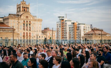 На даху ЦУМу стартував літній сезон концертів: розклад на червень