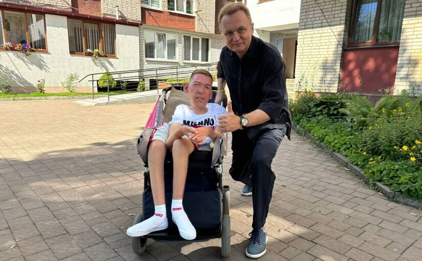 Блогера Назарія Гусакова звинувачують у великому шахрайстві зі зборами на своє лікування - фото
