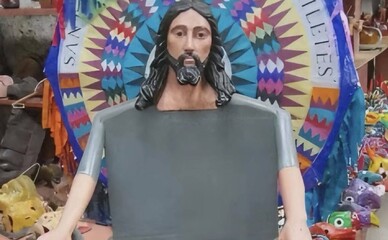 На OLX продають крісло - "Воскрісло" з образом Ісуса за 10 тисяч гривень - фото