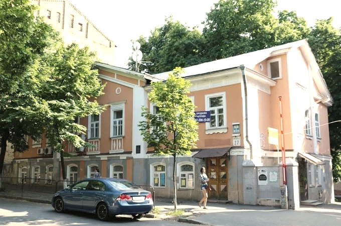 Такими двері були до демонтажа.