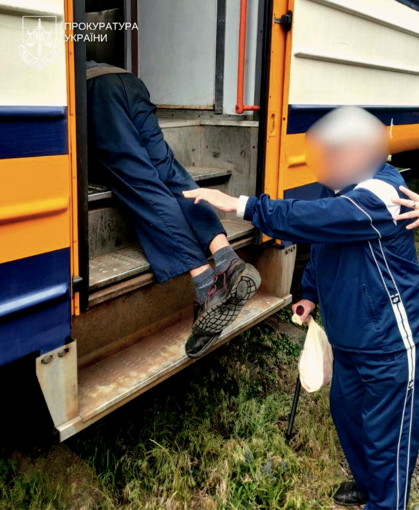 Пасажира затиснуло у дверях електрички в Києві — він отримав відкриті переломи обох ніг