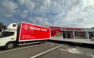 В Одесі під час обстрілу згоріли 110 посилок «Нової пошти»: чи буде компенсація