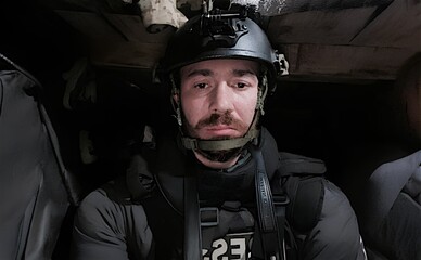 Воєнний кореспондент виніс чотирирічну дівчинку з палаючого будинку на Київщині