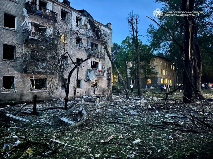 У Дніпрі внаслідок нічного обстрілу майже два десятки постраждалих