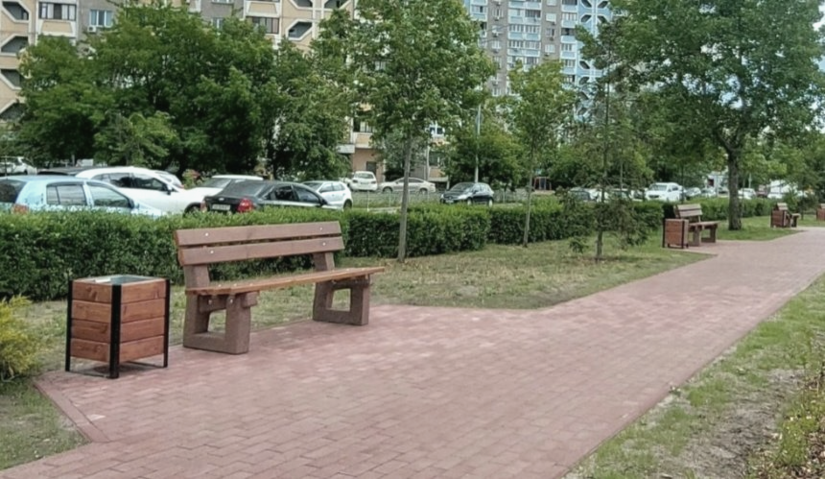 На Лісківській у Деснянському районі Києва облаштували сквер із сонячними ліхтарями