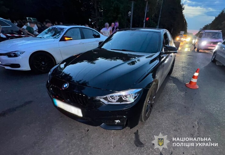 У Львові батько і дитина перебувають у важкому стані після наїзду двох BMW