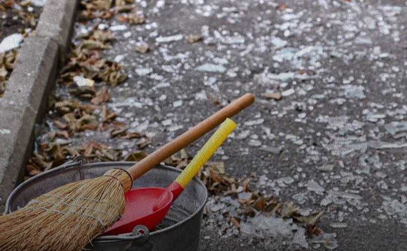 У Львові двірники почали звільнятися з роботи через борги із зарплатою