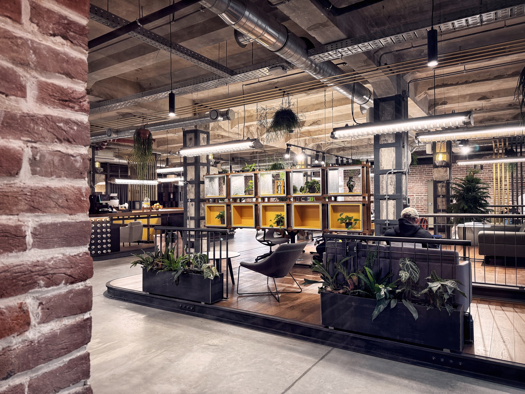 У Львові старе трамвайне депо перетворили на креативний хаб фото 5 4