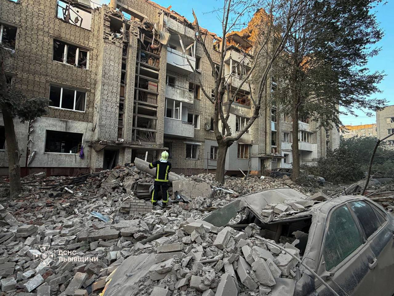 Россия ночью атаковала Украину 358 ракетами и дронами &mdash; погибли по меньшей мере восемь человек - фото
