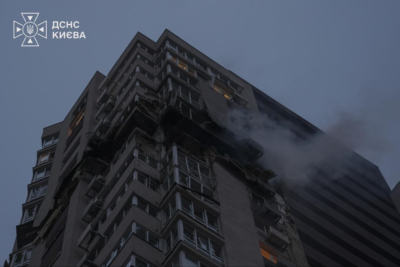 Росія вночі атакувала Україну ракетами та дронами — загинули щонайменше пʼятеро людей фото